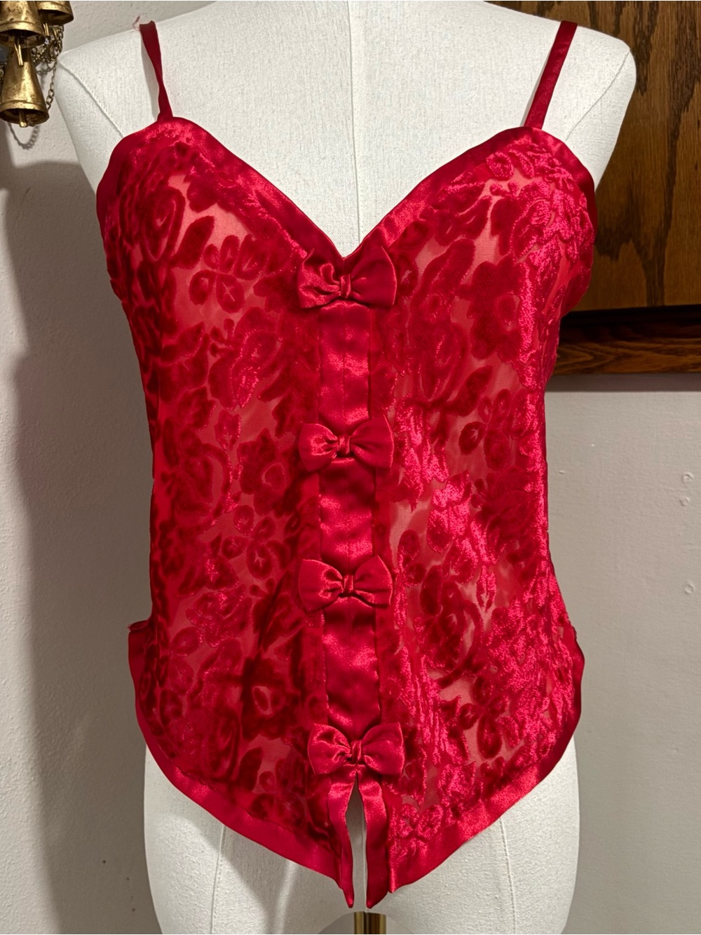 Red Lace Bow-Front lingerie Spaghetti Strap Tank Top Cami Top Size Medium Vtg